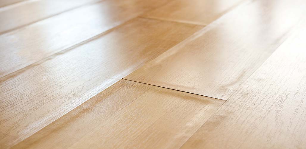 why does laminate flooring bubble
